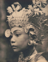 Andre Roosevelt 'Legong dancer, Bali [Ni Pollok, aged about 11, later the model and wife of Belgian painter in Bali, A J. Le Mayeur]' 1928 gelatin silver photograph Collection of the National Gallery of Australia 