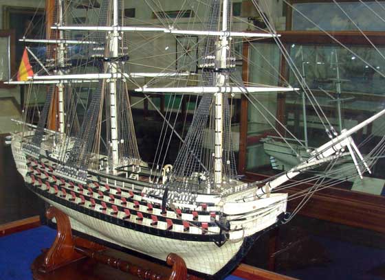Modelo realizado en hueso del Santsima Tinidad del Museo Naval de la Nacin Argentina