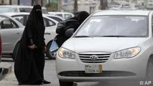 Saudi women board a taxi in Riyadh, Saudi Arabia, Tuesday, May 24, 2011. A Saudi woman was arrested for a second time for driving her car in what women's activists said Monday was a move by the rulers of the ultraconservative kingdom to suppress an Internet campaign encouraging women to defy a ban on female driving. Manal al-Sherif and a group of other women started a Facebook page called Teach me how to drive so I can protect myself, urging authorities to lift the ban and posted a video clip last week of al-Sherif behind the wheel in the eastern city of Khobar. The page was removed after more than 12,000 people indicated their support for its call for women drivers to take to the streets in a mass drive on June 17. (ddp images/AP Photo/Hassan Ammar) // Eingestellt von wa

