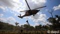 Kolumbianische Soldaten seilen sich aus einem Hubschrauber ab (Foto: dapd)