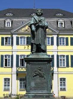 Münsterplatz with its famous statue of Beethoven