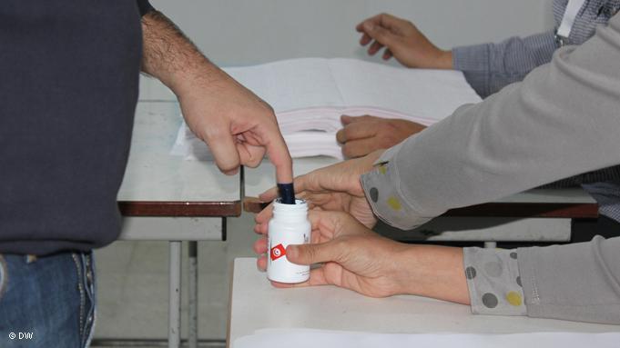 voters getting ink on their fingers