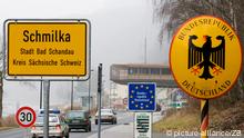 Ein Schild mit der Aufschrift Bundesrepublik Deutschland am Grenzübergang Schmilka - Hrensko (Foto: Jürgen Loesel/dpa)