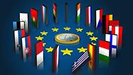 Dominsteine mit den Flaggen der Euro-Länder stehen im Kreis. Die griechische Flagge ist bereits in den nächsten Dominostein gestürzt. (Foto: Fotolia)