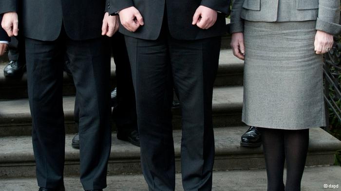 Two men stand next to a woman
Photo: Nigel Treblin/dapd
