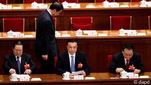 In this photo taken Friday, March 9, 2012, Chongqing party secretary Bo Xilai, walks past other Chinese leaders from left, Zhou Yong Kang, China's Communist Party head of Political and Legislative affairs committee, Vice Premier Li Keqiang and propaganda chief Li Changchun during a session of the National People's Congress held in Beijing. China's state news agency announced Thursday, March 15, 2012 that Bo resigned amid a scandal involving his former police chief and replaced by Chinese Vice Premier Zhang Dejiang. (Foto:Ng Han Guan/AP/dapd)
