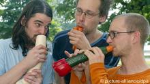 The three members of Vienna's vegetable orchestra (picture-alliance/dpa)