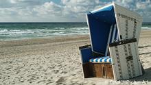at the beach 961084_PictureArt - Fotolia 2004