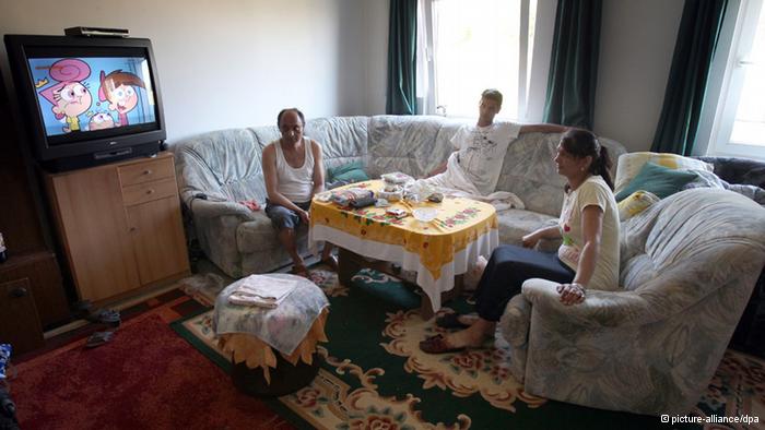 Eine Familie aus Serbien in einer Asylbewerberunterkunft (foto:dpa)