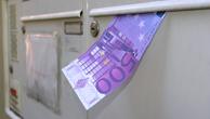 A 500 euro bill in a mailbox