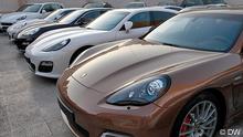 Porsche-Autos in der Reihe (Foto: dw)
