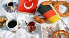 Picknick mit türkischen Speisen und Getränken (Foto: DW)