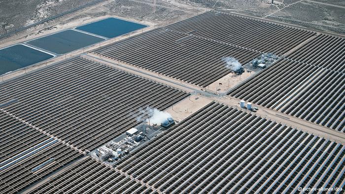 Eine riesige Solaranlage im kalifornischen Cramer Junction (Foto: dpa)