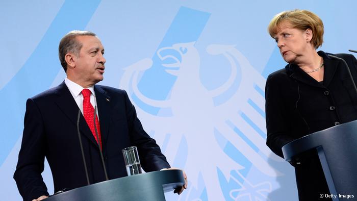 Ministerpräsident Erdogan und Kanzlerin Merkel in Berlin vor der Presse (foto:AFP/Getty Images) 