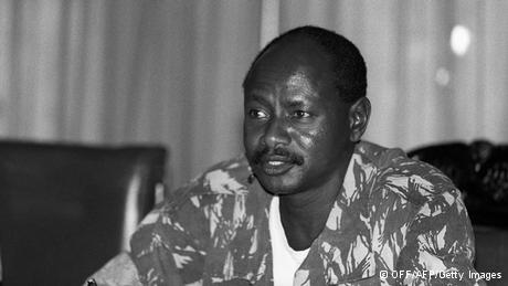 Ugandas Präsident Yoweri Museveni bei seiner ersten Kabinettssitzung 1986 OFF/AFP/Getty Images
