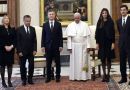 The official picture of the Argentine delegation headed by President Macri and ministers with Pope Francis in the Vatican . Gov Bertone on the left.